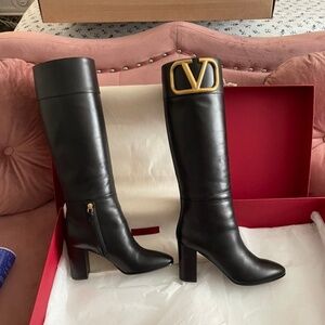 Supervee knee-length boots